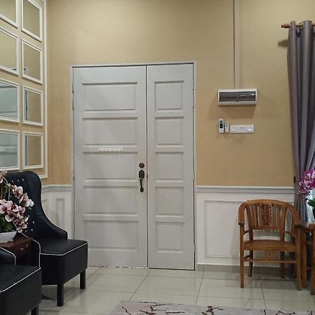 Illa Bella Homestay Jasin Extérieur photo