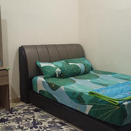 Illa Bella Homestay Jasin Extérieur photo