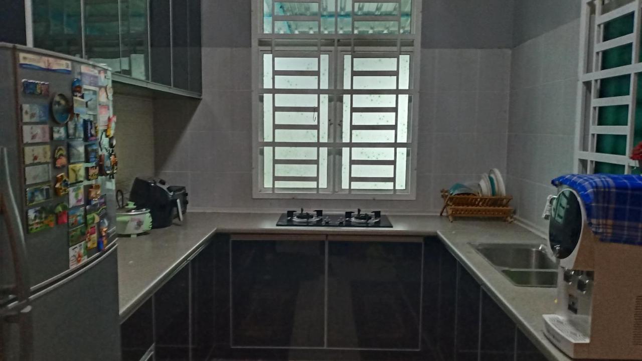Illa Bella Homestay Jasin Extérieur photo