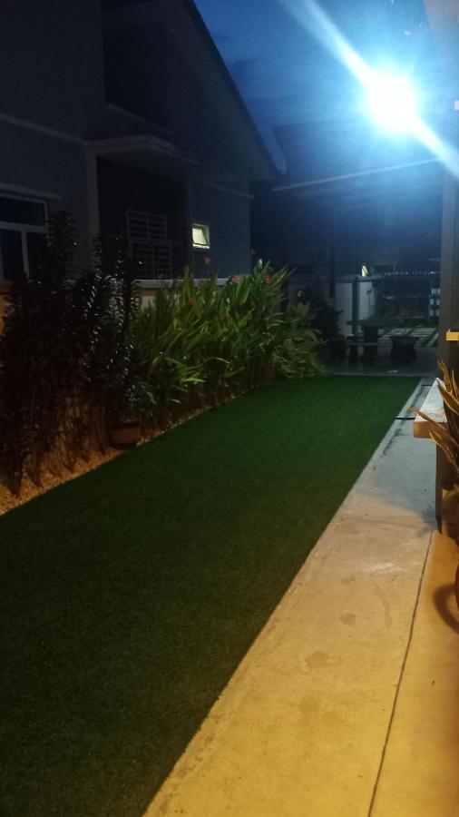 Illa Bella Homestay Jasin Extérieur photo