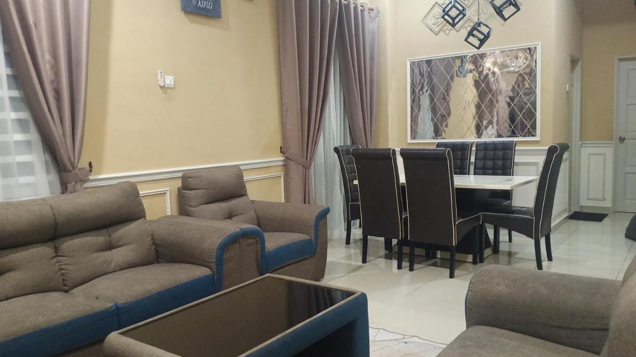 Illa Bella Homestay Jasin Extérieur photo